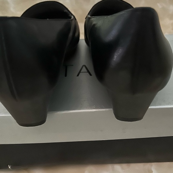 AEROSOLES Lovely Wedge Pumps - Picture 3 of 6